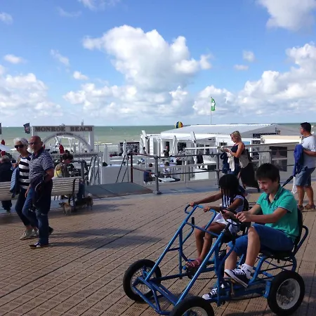 Chic Arty & Cosy 300m From 公寓 奥斯滕德