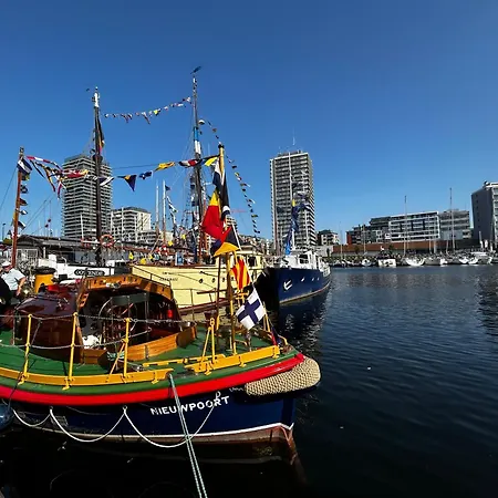 Chic Arty & Cosy 300m From *