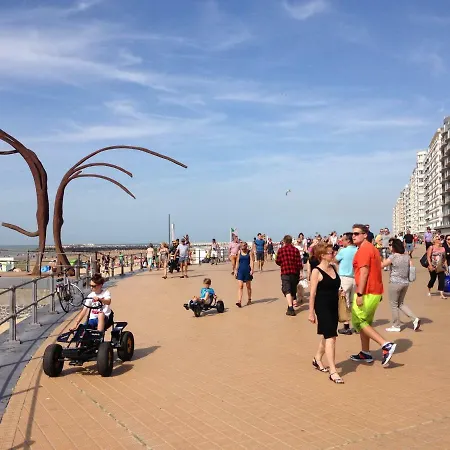 דירה Chic Arty & Cosy 300m From *